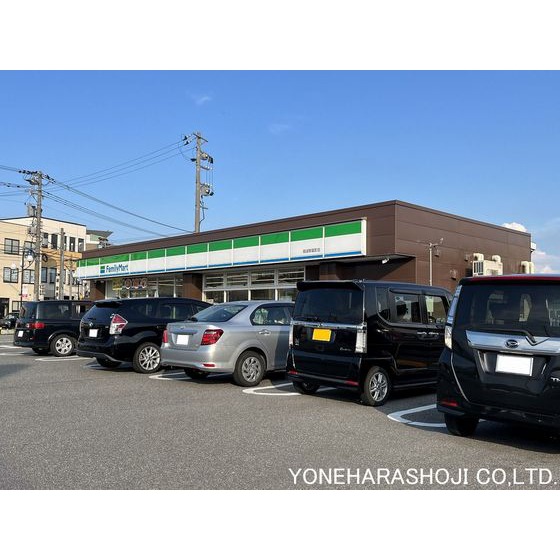 コンビニ　ファミリーマート砺波新富町店（コンビニ）まで548m