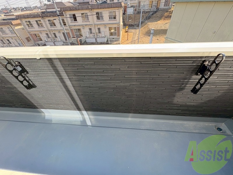 バルコニー　こちらはバルコニーになります。物干し設置可能です。