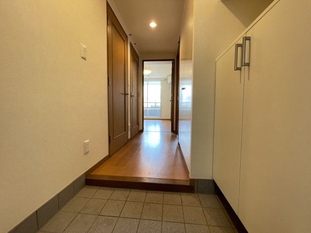 玄関　※別部屋参考写真