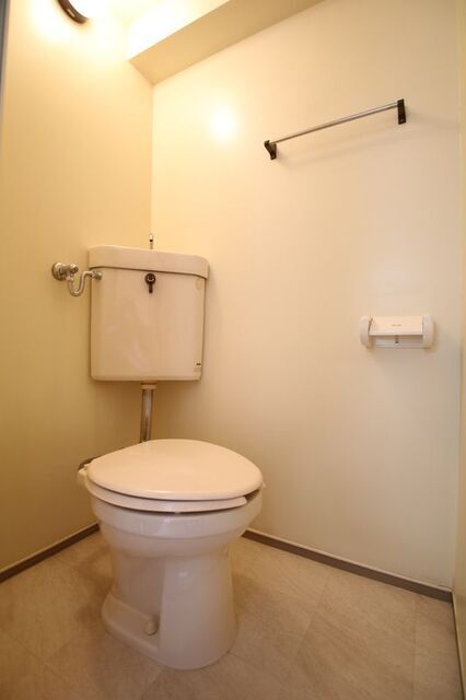 トイレ　※別室の参考写真の為、現況優先です。