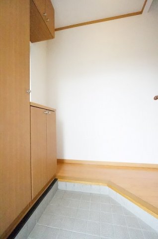 玄関　収納もある玄関です