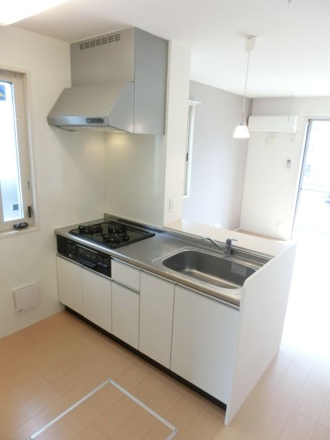 キッチン　3口コンロのシステムキッチンです