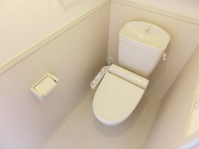 トイレ　温水洗浄便座付きのトイレです