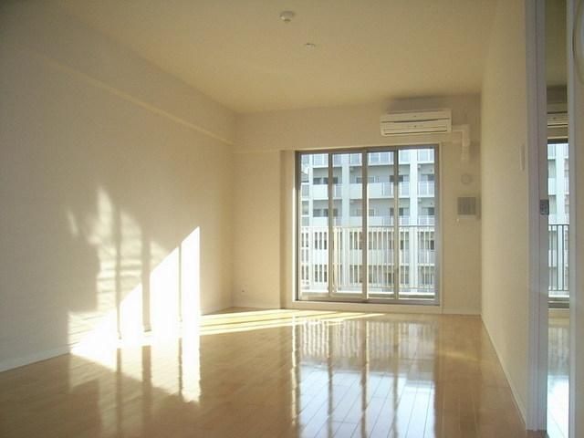 居室・リビング　明るいリビング