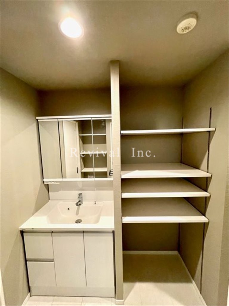 洗面設備　ゆったりとした洗面でございます