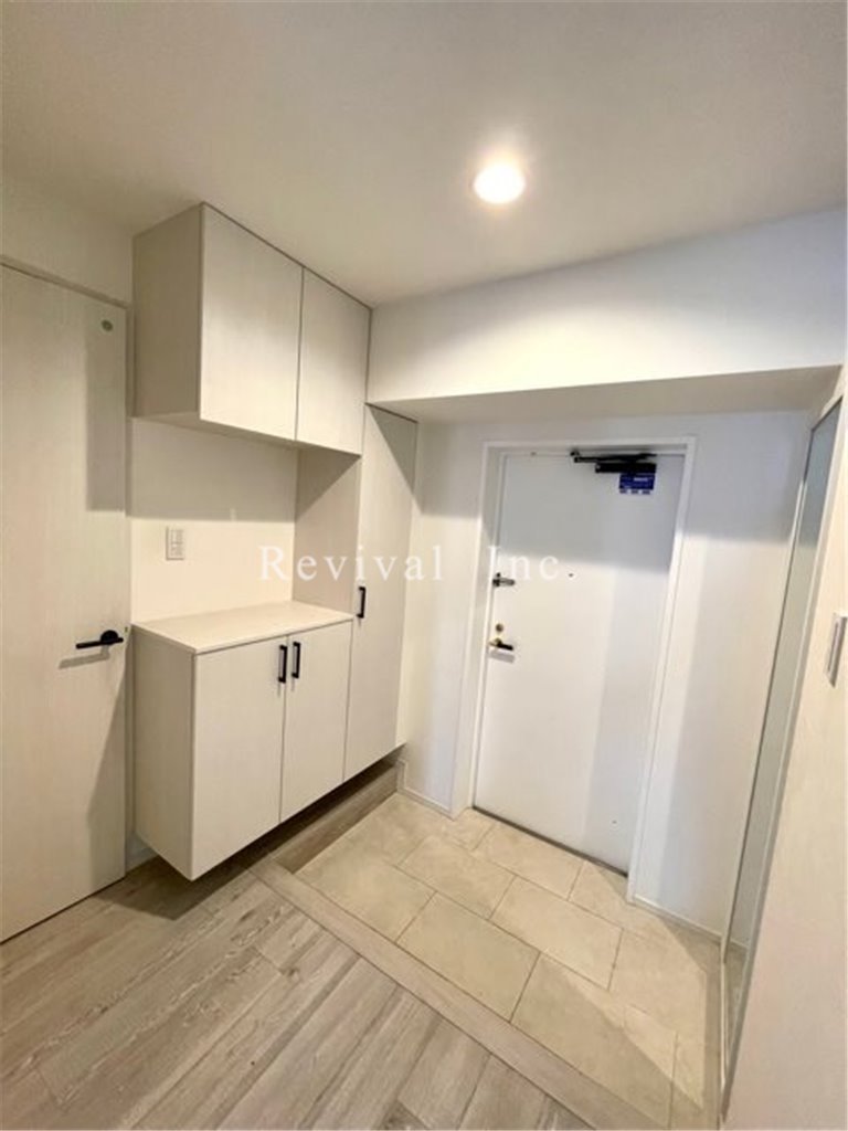 玄関　ゆったりとした玄関でございます