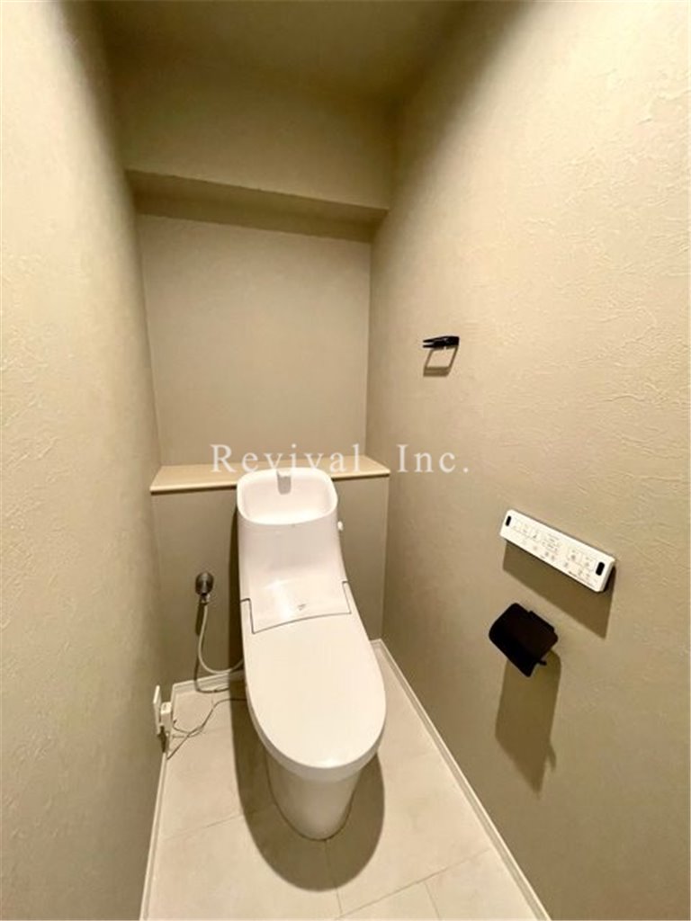 トイレ　シャワートイレ完備でございます