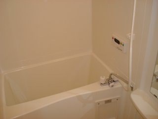 バス・シャワールーム　追い焚き機能付きのお風呂です、浴室換気乾燥機付いています