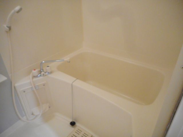 バス・シャワールーム　落ち着いた空間のお風呂です