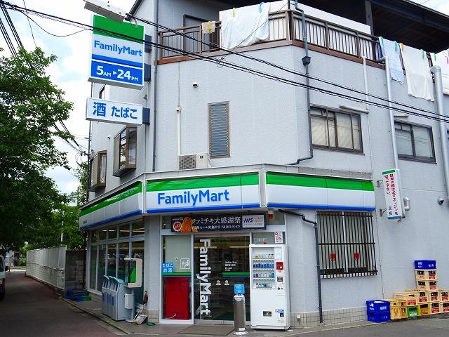 コンビニ　ファミリーマート藤原春日町店（コンビニ）まで147m