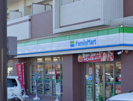 コンビニ　ファミリーマート（コンビニ）まで147m