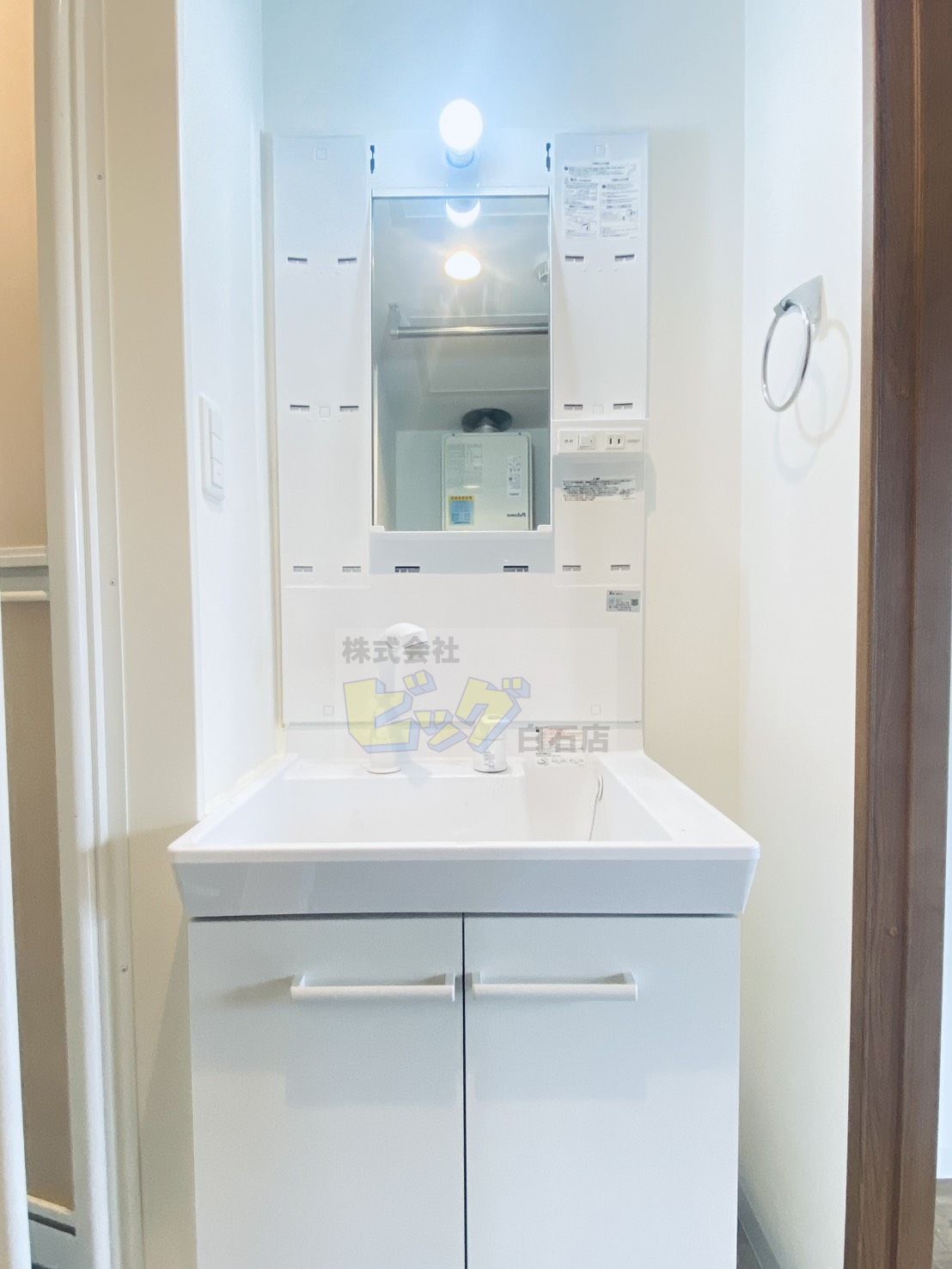 洗面設備　人気の設備シャンプードレッサーを完備しています♪