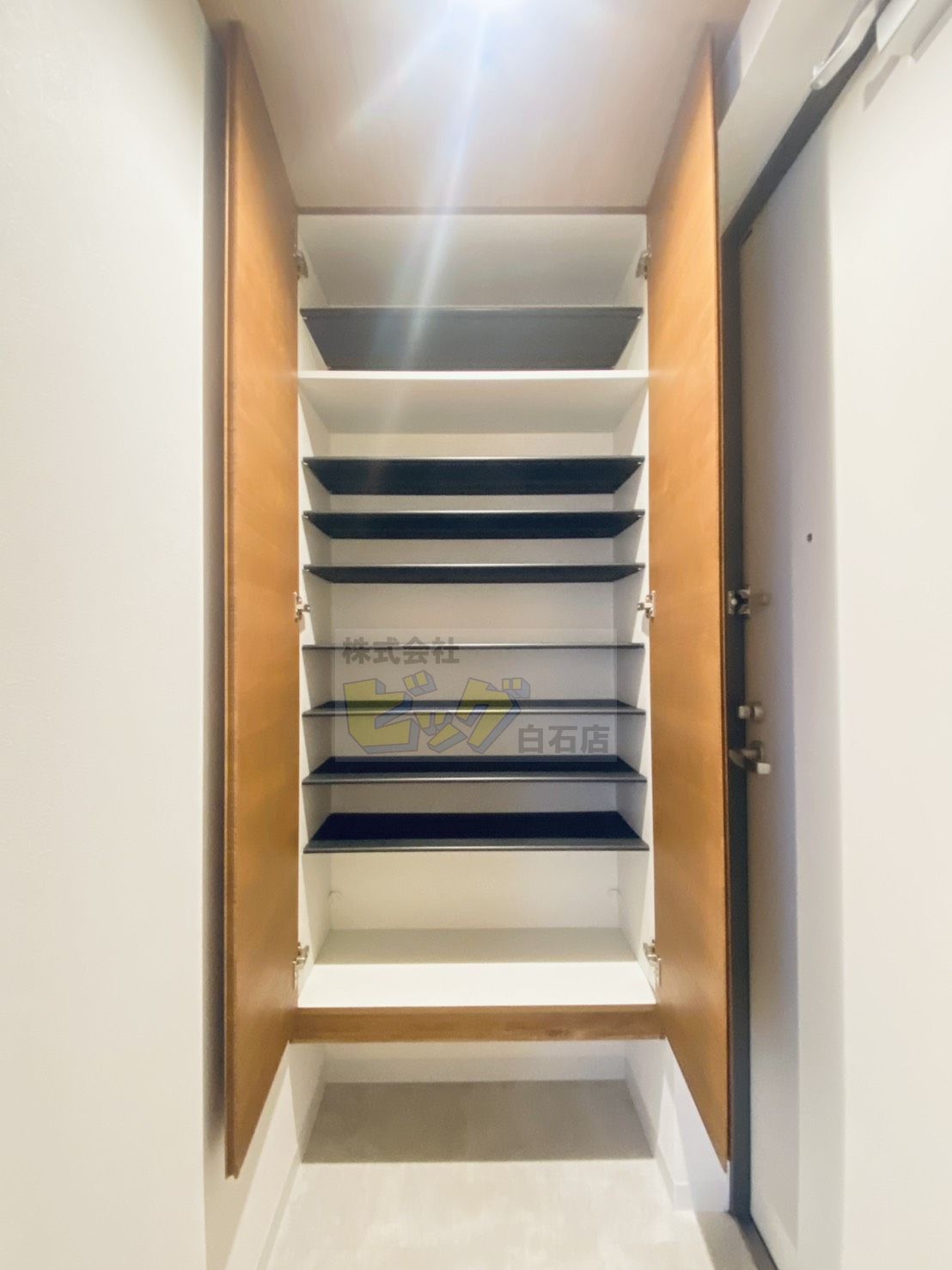 玄関　シューズボックスの収納力たっぷりの玄関です♪