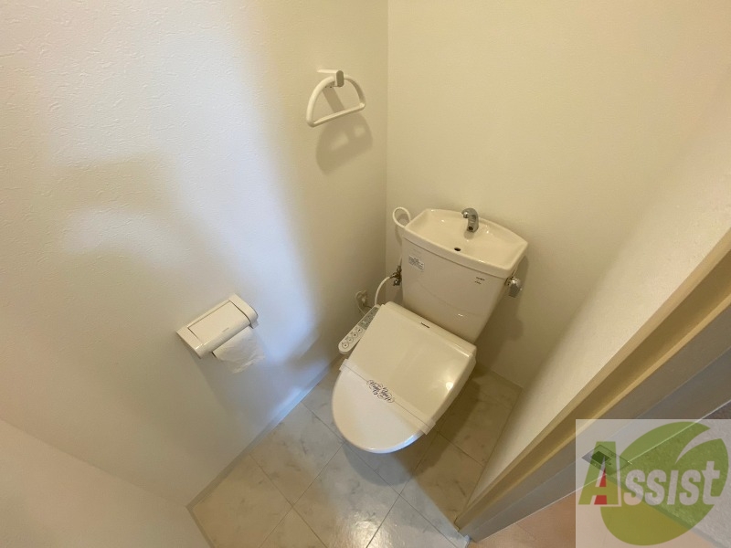 トイレ　こちらはトイレです。清潔感があり、安心して使用できます。