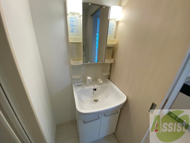 洗面設備　シャンプードレッサー。身支度はここでばっちり。