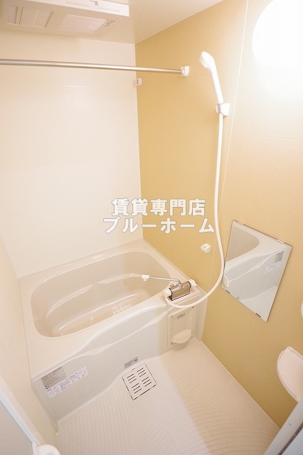 バス・シャワールーム　浴室乾燥付きバス！