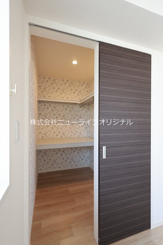 収納　収納ケースもそのまま入れられるウォ―クインクローゼットです！