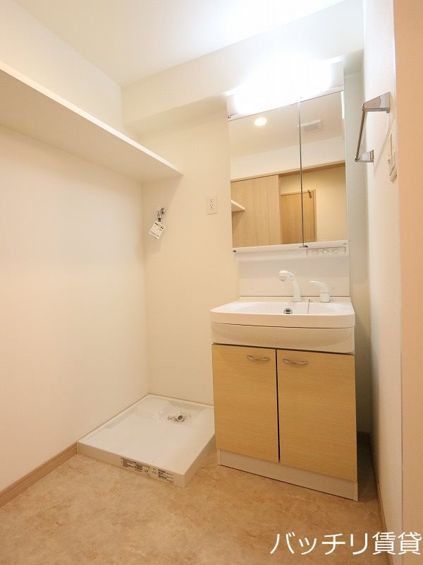 洗面設備　※同マンション別部屋写真のため、現状優先