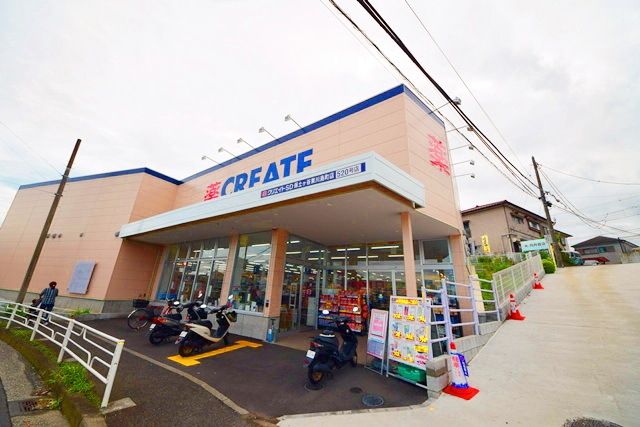 ドラックストア　クリエイトエス・ディー東川島町店（ドラッグストア）まで526m