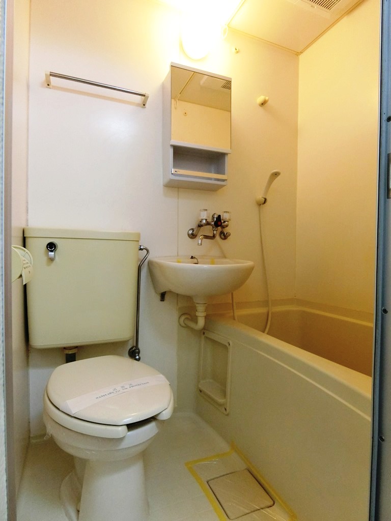 バス・シャワールーム　別部屋の参考写真