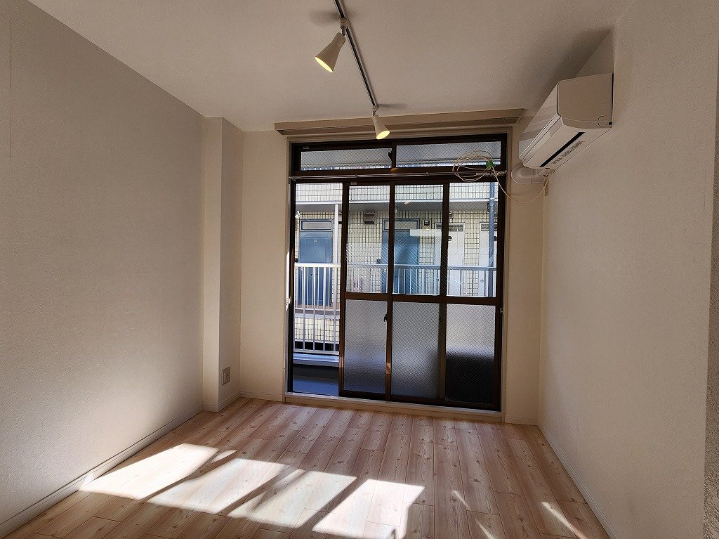 居室・リビング　日当り良好　リノベーションルーム　喫煙者契約不可