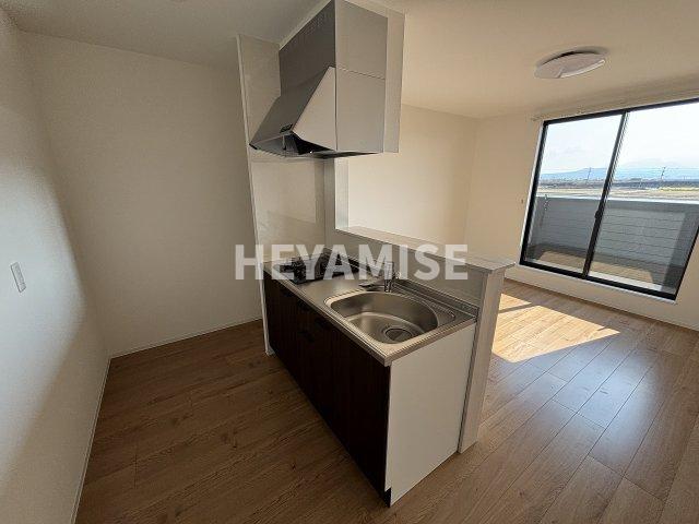 キッチン　※室内画像は別号室のもの