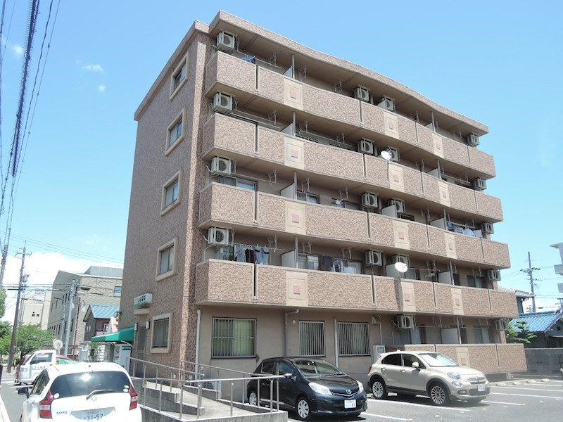 建物外観　地震に強い鉄筋コンクリート造り！