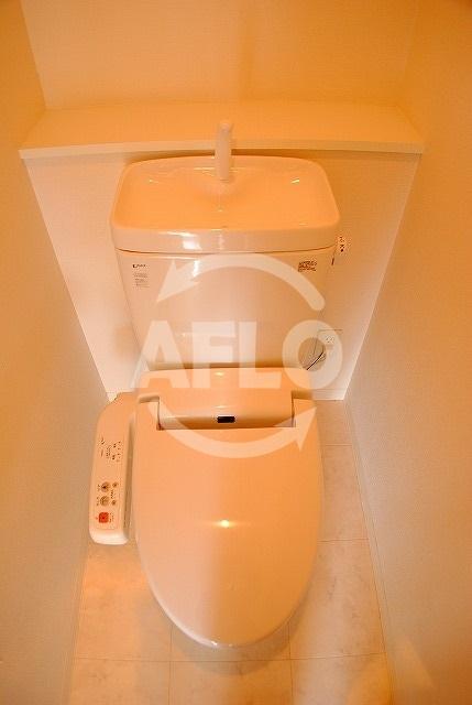 トイレ　ドゥーエ谷町　温水洗浄便座