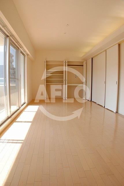 居室・リビング　ドゥーエ谷町　明るいリビング