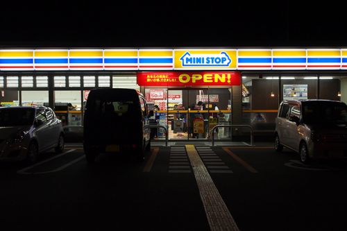 コンビニ　ミニストップ 明石二見町店（コンビニ）まで811m