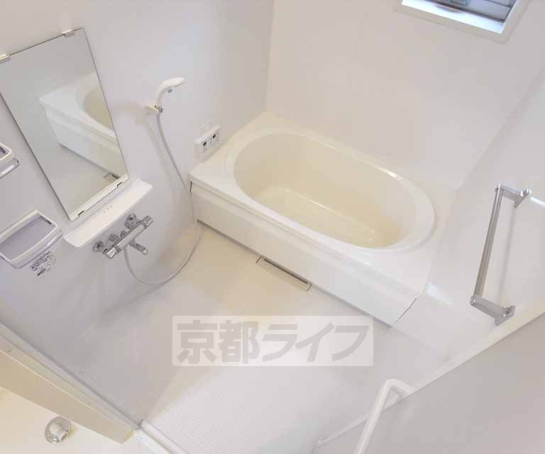 バス・シャワールーム　追い焚き機能付きの浴室です。