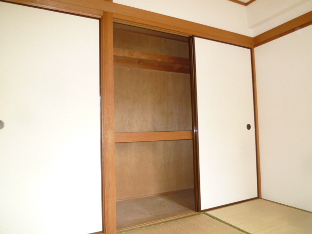 収納　★別室参考写真です。★たっぷり収納できる一間分の押入れ★