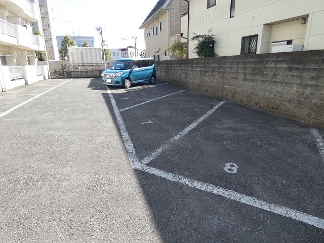 駐車場　★敷地内駐車場★（空き状況・使用料等詳細はご確認下さい）