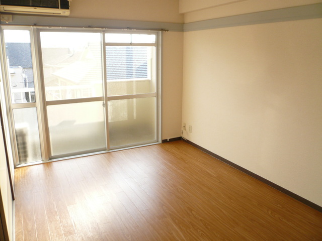 居室・リビング　★別室参考写真です。【洋室６帖】南西向きの明るい室内★