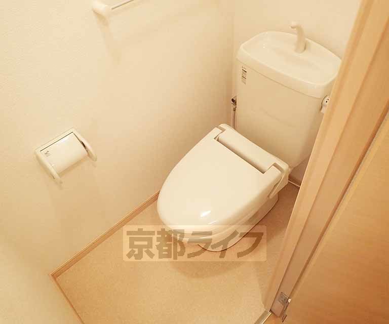 トイレ　ウォシュレットつきです。