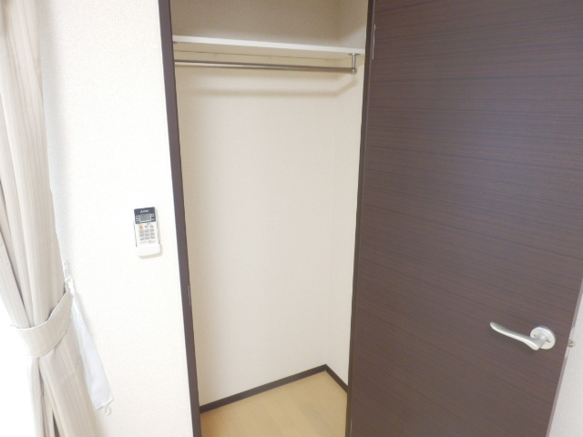 その他　収納も完備！リビングを広く使えます。