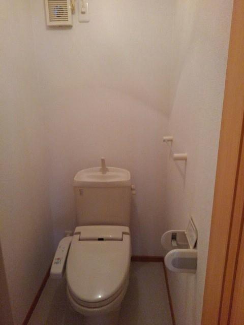 トイレ　温水洗浄暖房便座