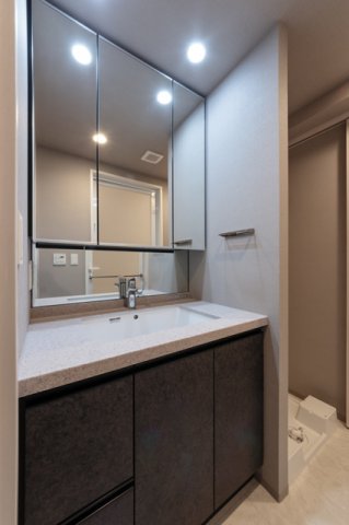 洗面設備　※写真は同タイプ住戸です。