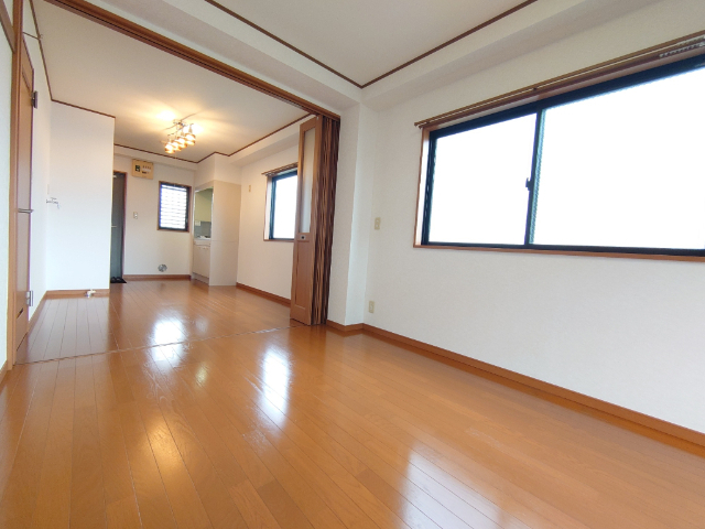 居室・リビング　別の部屋の写真です