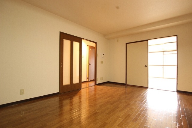 居室・リビング　同物件別号室