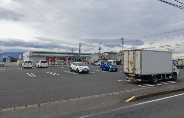 コンビニ　ファミリーマート愛西日置店（コンビニ）まで250m