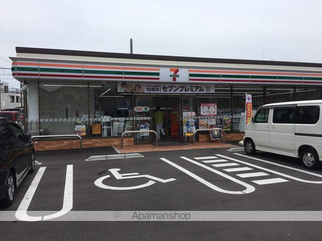 コンビニ　セブンイレブン（コンビニ）まで562m