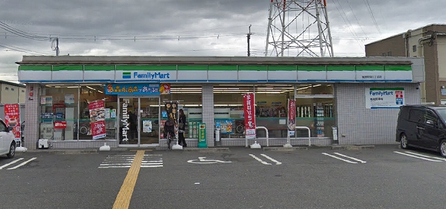 コンビニ　ファミリーマート（コンビニ）まで350m