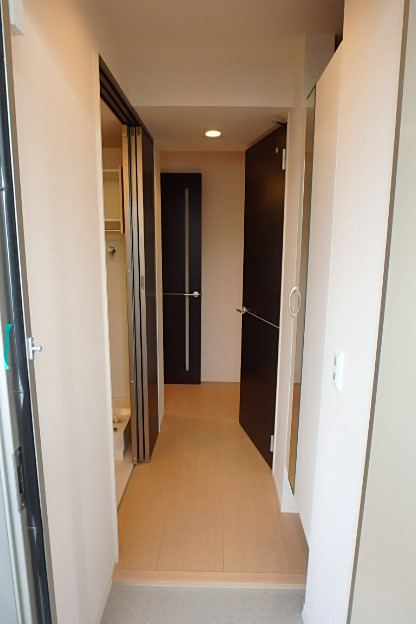 玄関　玄関には大型の下駄箱があります