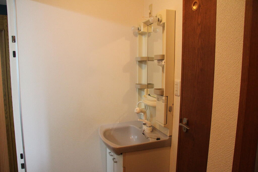 洗面設備　独立洗面台シャワー付き