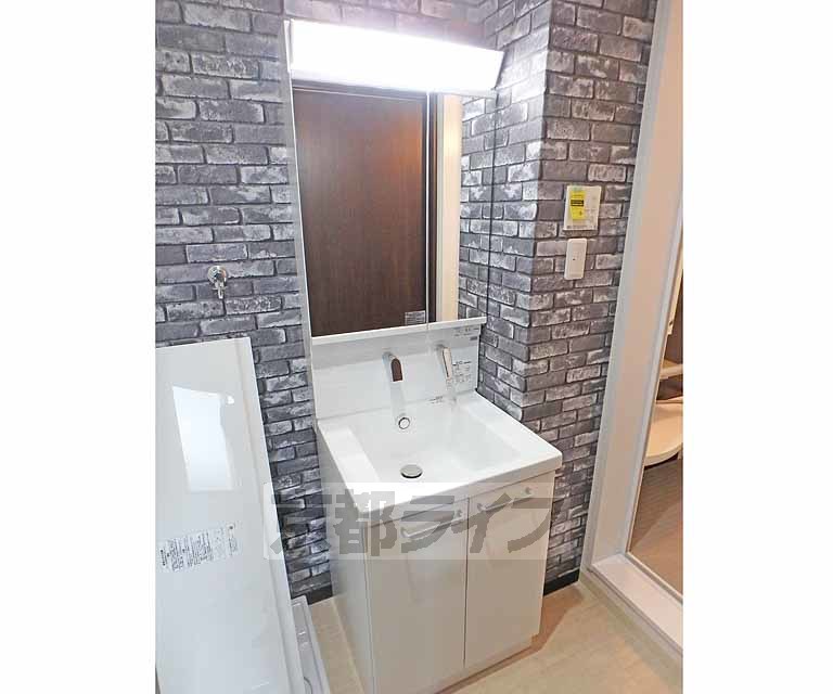 洗面設備　独立洗面台です