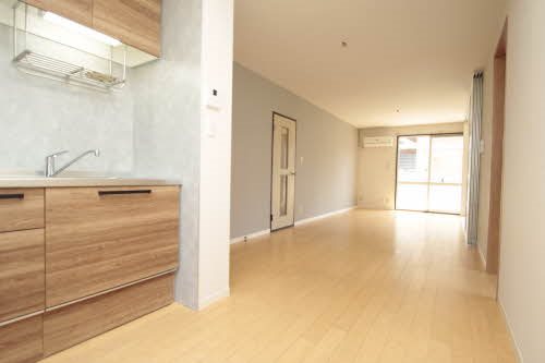 居室・リビング　オープンキッチンなのでリビングも広く使えます