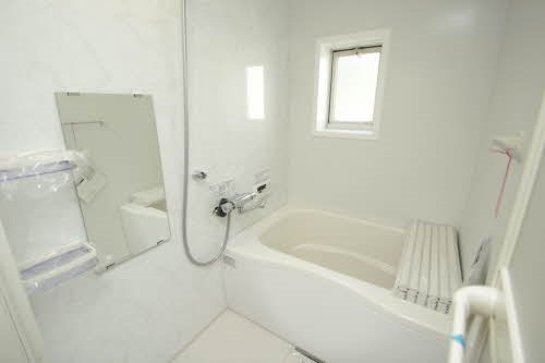 バス・シャワールーム　清潔感のある浴室