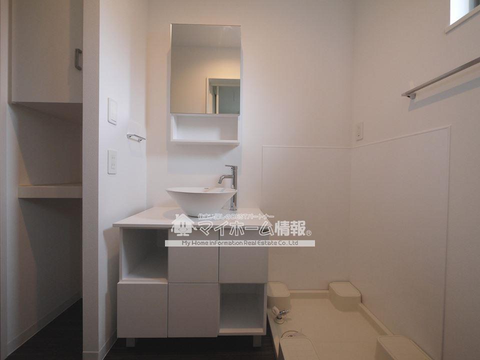 洗面設備　陶器でお洒落な洗面台