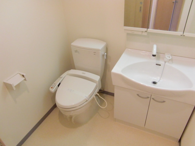 トイレ　参考写真（同建物別部屋のものです）